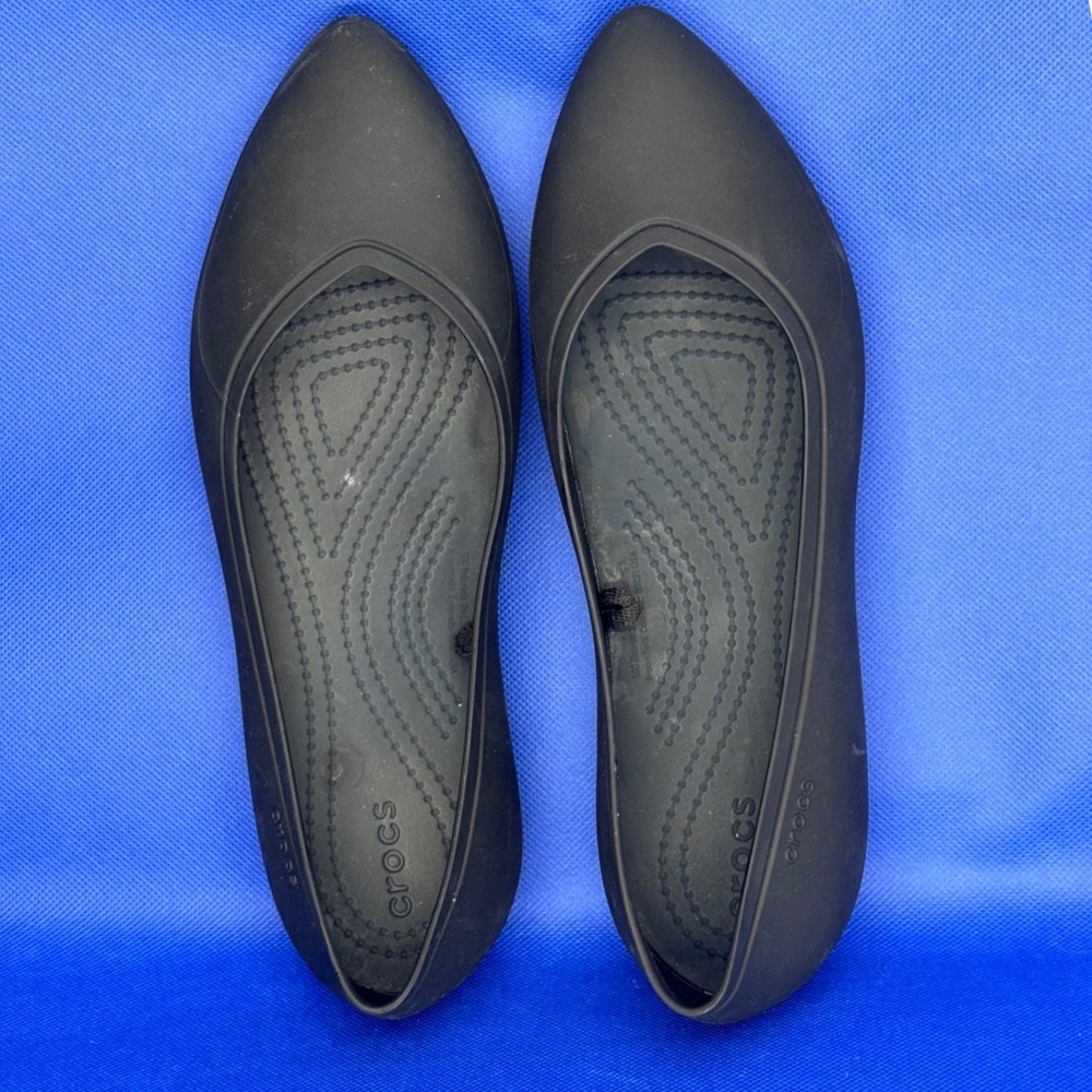 Crocs Siena Pointed Toe Flat Shoes Black Womens Size 8 Slip On Waterproof Travel